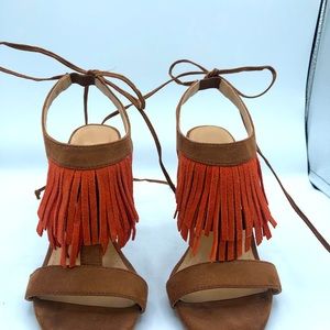 Shoes size 6. Brown color. Great condition. 4” heel.